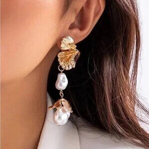 NWT HOUSE OF HARLOW 1960 Gold Tone Leaf Faux Pearl Dangle Drop Earrings